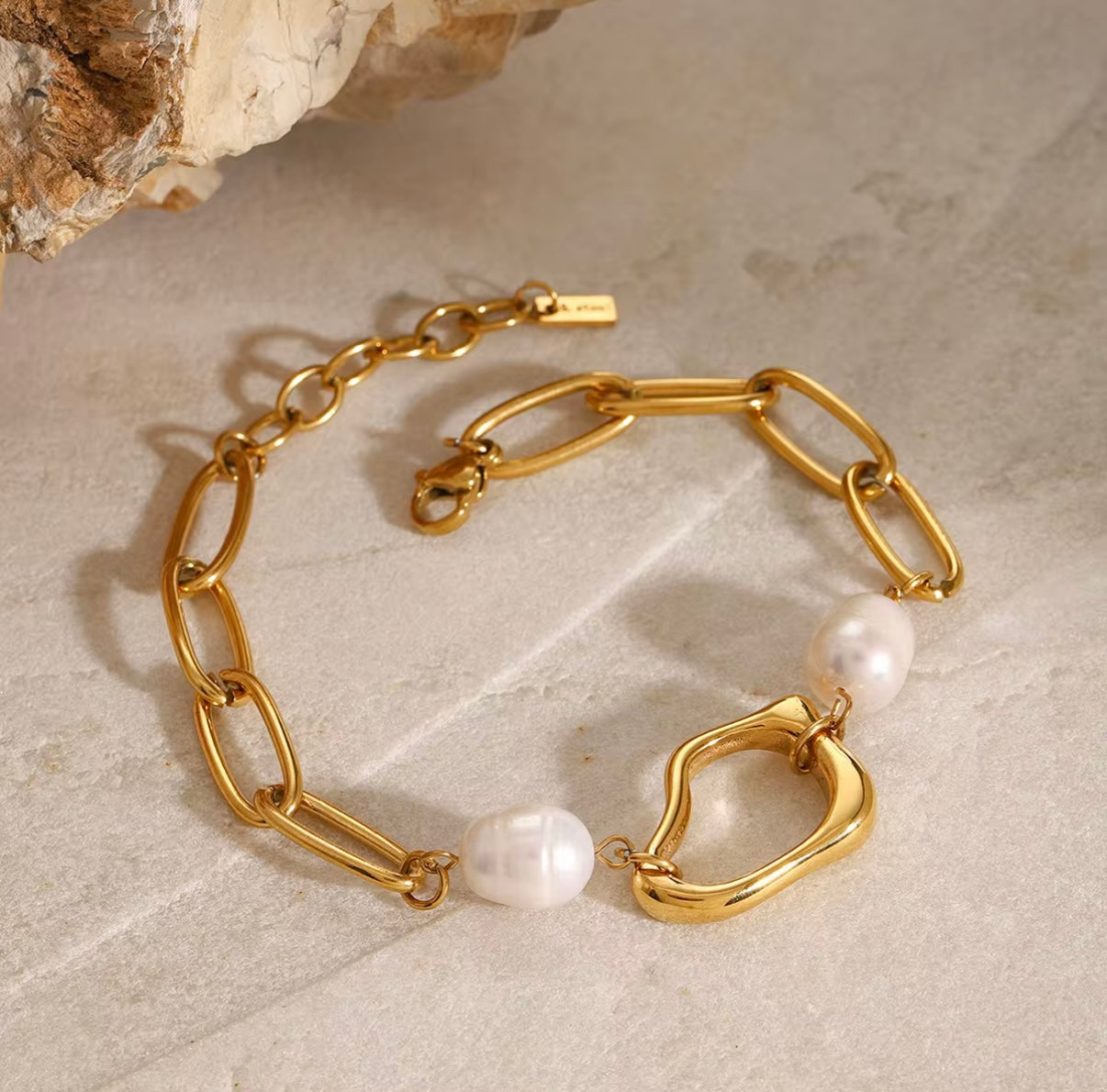 Luxury 18k Gold Stainless Steel Adjustable Bracelets Freshwater Pearl Irregular Pendant Bracelets