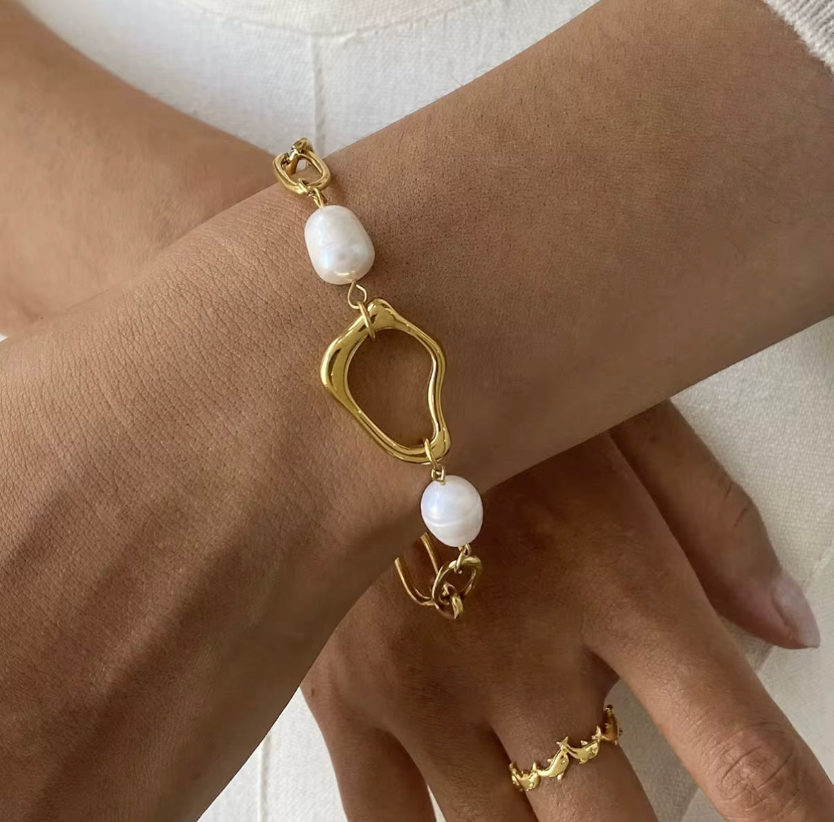 Luxury 18k Gold Stainless Steel Adjustable Bracelets Freshwater Pearl Irregular Pendant Bracelets